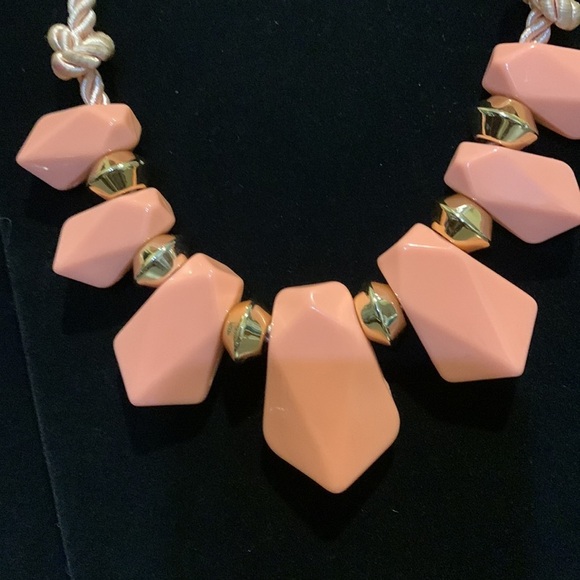 ♥️ Sale 3for$15! Vintage Pink/Peach & gold tone bead necklace. - Picture 2 of 3